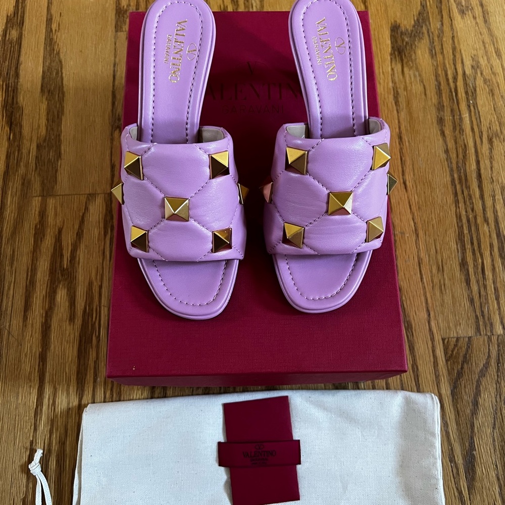 😊SOLD😊 Valentino Garavani Roman Stud Quilted Napa Slide Sandals in 37 - Picture 3 of 13